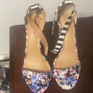 Torrid heels size 11 flower and stripped